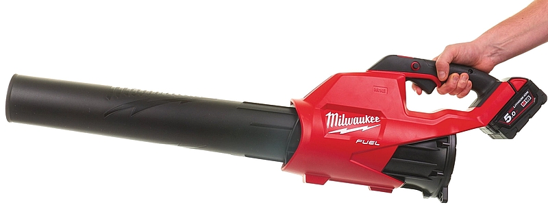 מפוח עלים נטען MILWAUKEE 18V דגם FBL עם 2 סוללות 5A